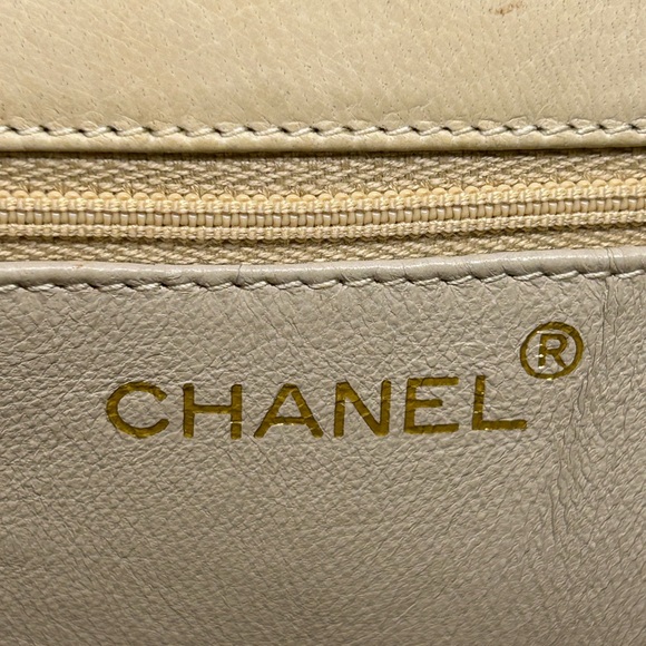 CHANEL Vintage Diamond Quilted Lambskin Pearl Gold Chain Shoulder Bag Small - Picture 8 of 16